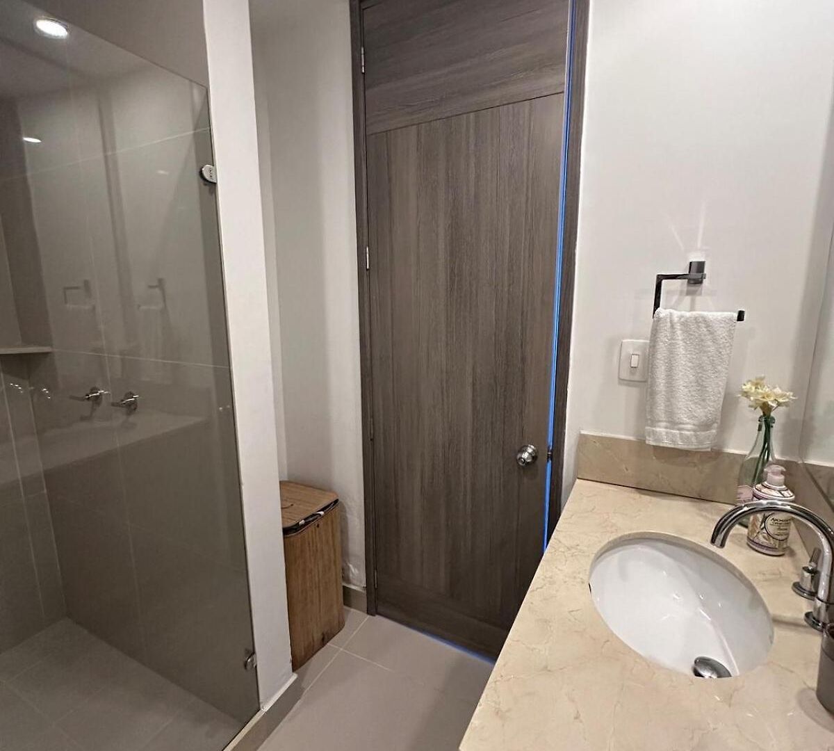 Mc 1303- Front Apt- Morros Location *