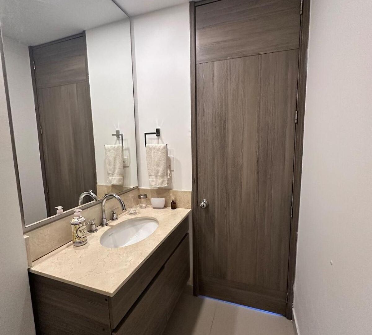 Mc 1303- Front Apt- Morros Location Apartamento *